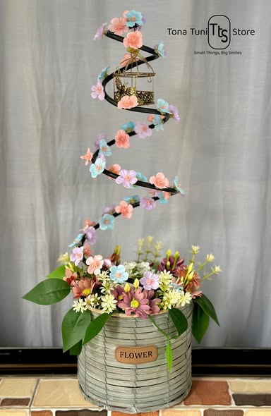 Beauitful tower flower vas.