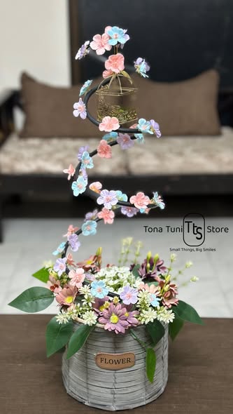 Beauitful tower flower vas.