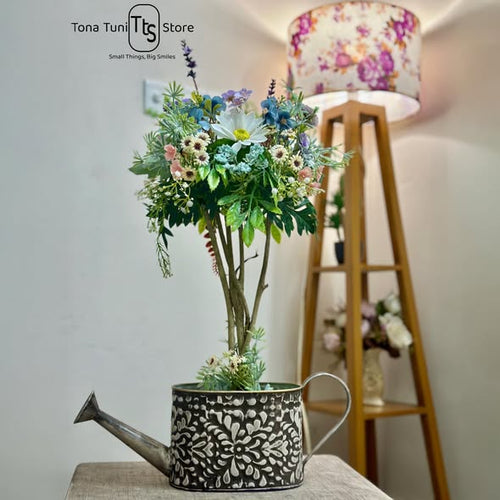 A beauitful kattle flower vas made with natural tree branch.