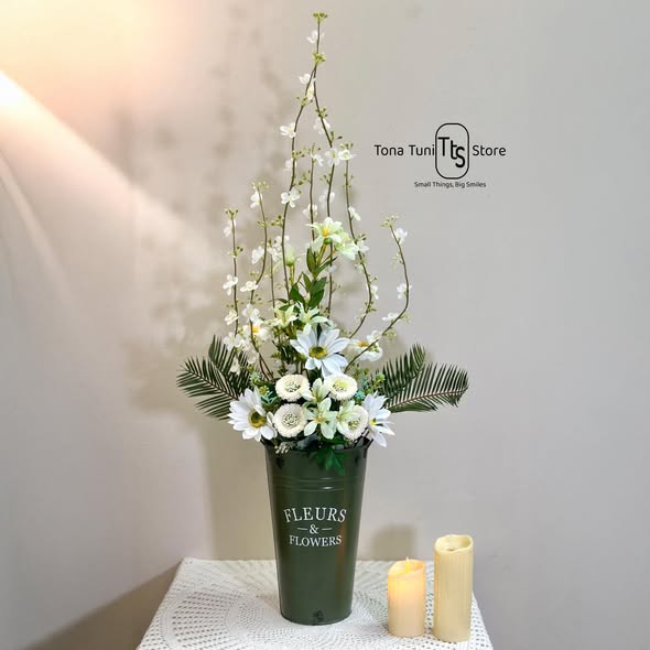 Beauitful tower flower vas